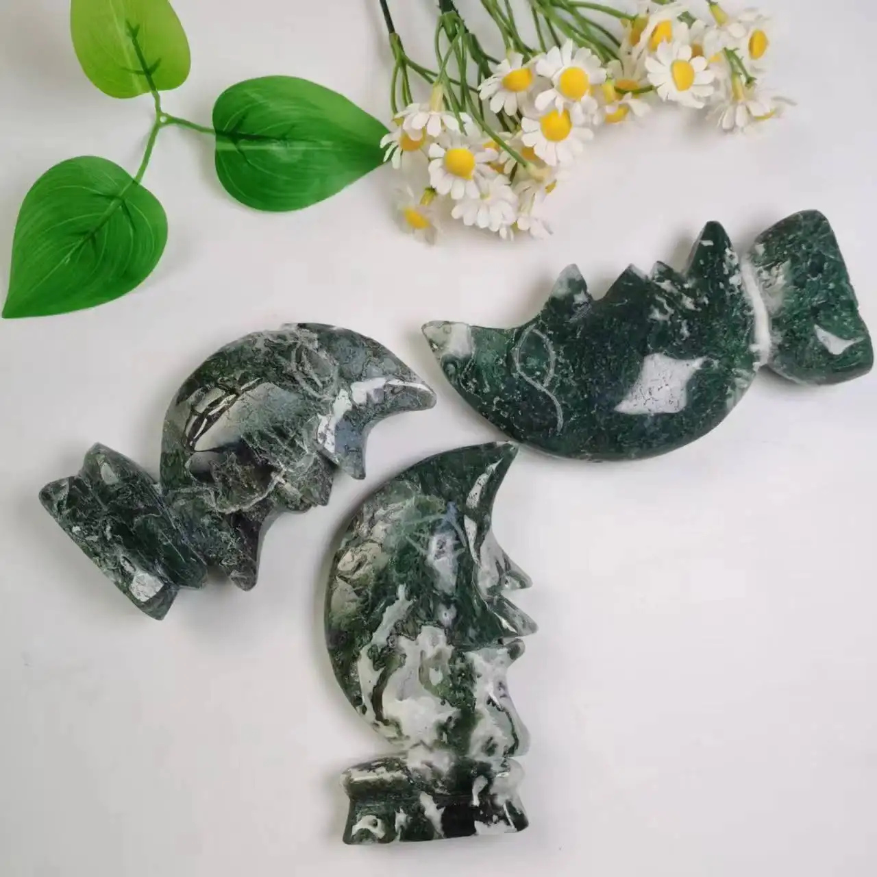 High Quality Quartz Moss Agate Moon Shape Healing Crystal Magic For Gift