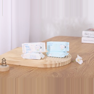 Lingettes humides pour bébé écologiques, naturelles, non parfumées, personnalisées, à l'aloe vera et au charbon de bois - Product Image 1