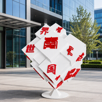 Sculpture Géométrique Moderne d'Inspiration Artistique, Cube Abstrait Blanc et Rouge en Acier Inoxydable Poli pour Extérieur, École et Culture
