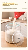 Grand récipient hermétique en plastique pour aliments avec couvercle en silicone, idéal pour le stockage de céréales, de riz et de denrées sèches dans la cuisine ou le garde-manger.