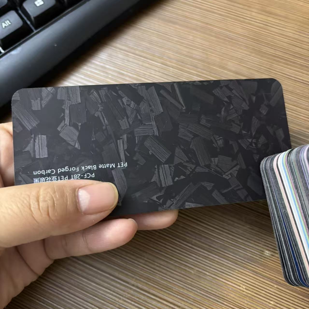 PET Noir Mat Carbone Forgé