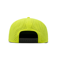 Gorra de golf personalizada naranja Blaze 5, sin estructura, con visera plana, perforada con corte láser, impermeable, con cuerda