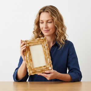 Cadre photo Ludaye fait main moderne vertical minimaliste en os incrusté 4x6, forme personnalisée, design rustique pliable et fin, fixation murale - Product Image 1