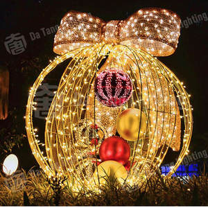 Grande lampe à motif de boule de Noël LED IP65 pour extérieur, pour entrée de parc et aménagement de scène de festival - Product Image 3