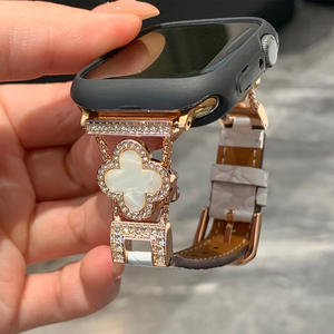 Bracelet de Montre de Luxe en Cuir de Crocodile Designer Motif Trèfle pour Femme Compatible <span class=keywords><strong>Apple</strong></span> <span class=keywords><strong>Watch</strong></span> Séries 6 <span class=keywords><strong>7</strong></span> 8 9 41mm 42mm <span class=keywords><strong>45mm</strong></span> - Product Image 4