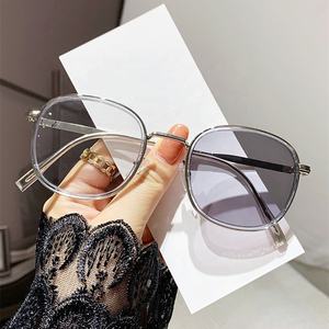 Lunettes photochromiques anti-lumière bleue à changement de <span class=keywords><strong>couleur</strong></span> pour femmes, rondes, grises, photochromiques, antireflets, lecture, intérieur/extérieur - Product Image 1