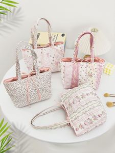 Gran oferta, bolsa de viaje de algodón acolchado Rosa Floral ligera, bolsa de regalo de compras portátil personalizada para chica de belleza - Product Image 2