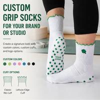 Chaussettes de Pilates pour femmes avec bordure festonnée antidérapante, chaussettes de yoga brodées avec logo personnalisé