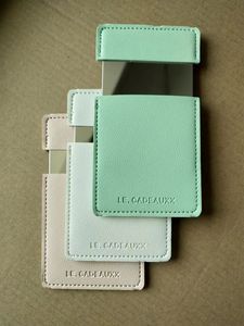 Miroir compact en cuir PU avec logo personnalisé pour filles Miroir de poche en acier inoxydable cosmétique de voyage taille carte de crédit - Product Image 4
