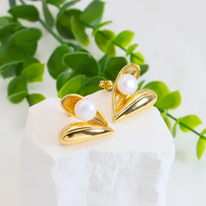 Korean Statement Handmade Minimalist Gold Plated Freshwater Metal Heart Pearls Earring