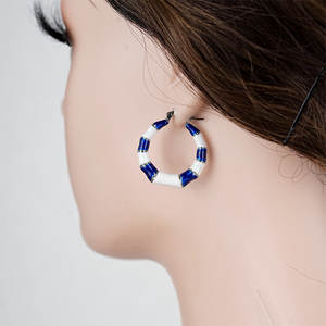 Boucles d'oreilles créoles en céramique bleue et blanche 304 316, plaquées argent, bijoux classiques pour femmes - Product Image 2