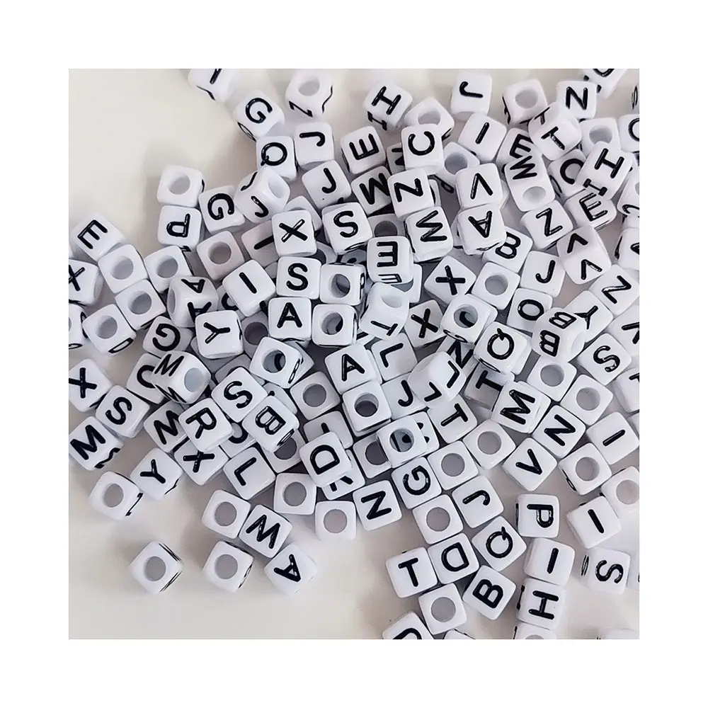 Alta calidad 500g 7*7mm fondo blanco negro letras en inglés cubo cuadrado plástico acrílico ABC cuentas para la fabricación de joyas
