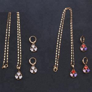 ชุดเครื่องประดับโคลเวอร์ทองคำหนึ่งกรัม ชุบทอง 18K สร้อยคอและต่างหูรูปดอกไม้สี่แฉกนำโชค สไตล์ดูไบสุดฮิต งานประดิษฐ์ - Product Image 5