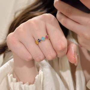 Anillo de Plata de Ley S925 con Diseño de Flor de Cuatro Hojas de Arcoíris Colorido con Incrustaciones de Diamantes, Trébol Dulce con Incrustaciones - Product Image 4