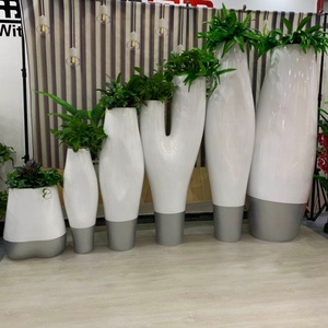 <span class=keywords><strong>Jardinière</strong></span> d'extérieur en résine et fibre de verre OEM/ODM - Pots incurvés résistants aux intempéries pour la décoration commerciale de jardin - Product Image 4