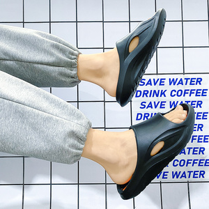 รองเท้าแตะแบบสวม unisex สีดำ ทำจากวัสดุ EVA PVC พิมพ์ลายโลโก้ได้ตามต้องการ กันลื่น เหมาะสำหรับใส่กลางแจ้งในฤดูหนาว รองเท้าสไลด์สำหรับผู้ชาย - Product Image 5