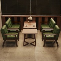 Ensemble de chaise et table rembourrés en cuir rétro moderne |   Cadre en bois |   Personnalisé, Prix d'usine, Vente en gros |   pour Café & Restaurant