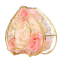 Nouveauté 2025 Saint-Valentin Coffret Cadeau 6 Savons Fleurs Artisanales en Forme de Rose avec Panier en Fer – Idéal Mariage