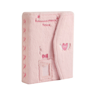 Koreanischer A5-Kartenhalter im Cartoon-Schmetterlings-Design mit Herzflügeln, Magnetverschluss und 3-Zoll-Korkoberfläche für Mädchen, ideal für die Sammlung von Sammelkarten - Product Image 5