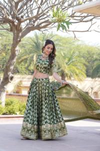 Jacquard de viscosa pura Dyable más vendido con lentejuelas bordadas trabajo Lehenga Choli para fiesta de boda y ocasión de Festival - Product Image 6