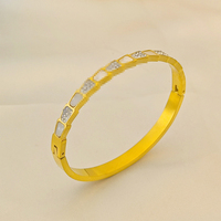 Nouveau design best-seller Bijoux français Classic CZ Shell Bracelet menottes en acier inoxydable et bracelets pour femmes