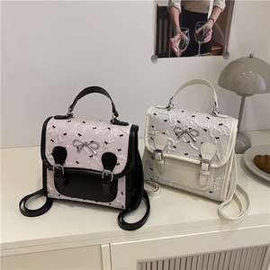 Bolsos de mujer de moda: los elementos de encaje y perlas se combinan para crear un estilo de niña de ensueño - Product Image 5