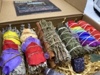 Kit de purification à la sauge CELION en promotion usine avec coquilles de sauge, bol, support en bois et plume de dinde