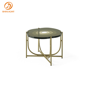 Table d'appoint moderne de luxe avec plateau à motif de cercles concentriques et structure en métal croisée cintrée, style Art Déco - Product Image 1