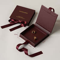 Boîte de papier à tiroir coulissant de luxe de haute qualité avec logo d'estampage en or personnalisé Boîte d'emballage de bijoux bordeaux avec ruban