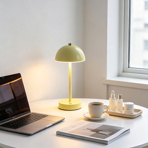 Lampe de table moderne minimaliste avec abat-jour en cristal, base en laiton, E26 LED AC 85-265V, interrupteur à bouton-poussoir, 3500K - Product Image 1