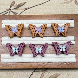 Perles papillon en bois incrustées de résine, ailes colorées pour la fabrication de bijoux et la décoration de la maison, forme 3D rose, violet, jaune, ébène - Product Image 2