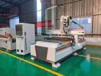 Fresadora CNC de 3 Ejes Source Factory MK1325 con Sistema de Control ATC Syntec, Motor de Husillo de 9KW y Bomba de Engranajes para Trabajos en Madera