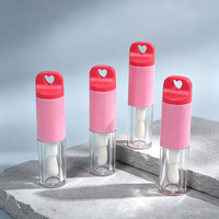 Tube de brillant à lèvres en gros de 5 ml avec découpe en forme de cœur, couvercle à crochet, flacon vide pour brillant à lèvres avec applicateur, emballage cosmétique