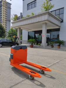 Transpaleta Eléctrica con Capacidad de 2000 kg, Longitud de Horquilla de 1500 mm, Batería de Plomo-Ácido, Neumáticos Neumáticos, Uso en Interiores, Planta de Fabricación - Product Image 2