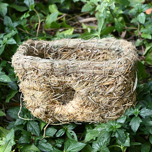 Casa de Hierba de Montaña Hecha a Mano Ecológica y en Oferta para Mascotas Pequeñas: Conejos, Chinchillas, Hámsters, Erizos, Cobayas - Uso Exterior - Product Image 1