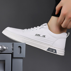 Zapatillas de cuero casuales blancas para hombre, de tacón bajo, transpirables, con suela de goma, zapatos modernos para el tiempo libre - Product Image 2