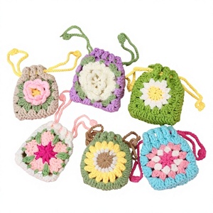 Étui à écouteurs en <span class=keywords><strong>crochet</strong></span> floral fait main avec cordon de serrage, porte-monnaie tricoté motif tournesol, cadeau créatif pour femmes. - Product Image 1