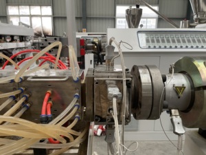 Línea de Producción de Paredes Acanaladas de PVC, Máquina de Extrusión para Fabricación de Paneles 3D Acanalados de WPC - Product Image 3