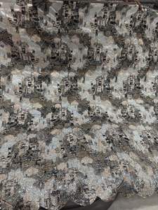 Tissu de soie de haute qualité, léger, lisse et élégant, parfait pour la confection de robes, de saris, d'écharpes et pour les créateurs de mode - Product Image 2