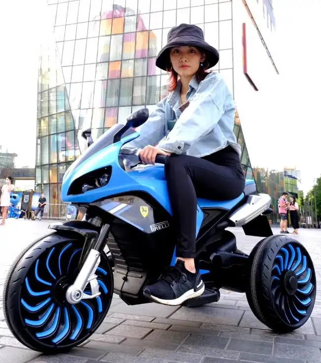 Batería de 12V al por mayor 2022 China niños recargable de gran tamaño dos ruedas/tres ruedas coche juguetes de plástico ABS niñas paseo en juguete 50 Kg