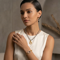 Ensemble de bijoux européen et américain en acier inoxydable plaqué or 18 carats avec collier, bracelet, boucles d'oreilles et bague en fil de soie