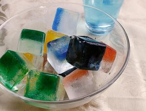 Elbee Home Lot de <span class=keywords><strong>2</strong></span> moules à glaçons en silicone violet écologique Plateau flexible de 15 cubes de glace à whisky réutilisable de qualité alimentaire sans BPA - Product Image 6