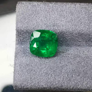 SGARIT - Esmeralda Natural de 4.41CT, Gema Suelta con Certificado GILD, Corte Cojín Verde Intenso de 9.67*9.51mm, Piedra Preciosa para Joyería - Product Image 4