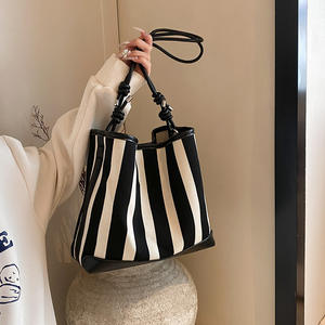 Bolso de mujer de moda con rayas rosas y marrones, diseño de combinación de lona y cuero - Product Image 6