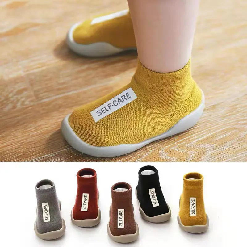Moda Slip On bambini bambino bambino calzini scarpe TPE suole di cotone calze calde scarpe