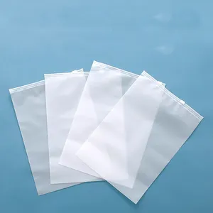Sacchetti d'imballaggio della chiusura lampo della maglietta di plastica glassata opaca impermeabile su ordinazione della presa di fabbrica sacchetti di trasporto per abbigliamento