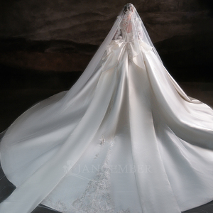 Robe de mariée de bal LSHT115 moderne, brillante, en satin, col en V, avec dentelle florale brodée, appliques de cristaux et manches longues, traîne chapelle - Product Image 2