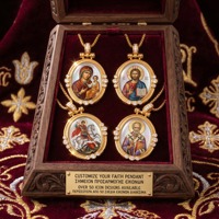 Colgante Ovalado de Madreperla con Icono Personalizado de San Constantino y Santa Eleno, Regalo Ortodoxo Griego, Latón con Oro de 18K y Circonitas, Suministros Religiosos