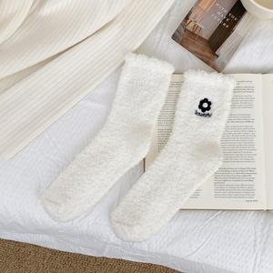 नई शरद ऋतु और सर्दियों के कढ़ाई फूलों के मोजे मोटी महिलाएं फजी मोजे मोटी महिलाएं फजी मोजे - Product Image 3