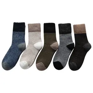 Chaussettes en mélange de polyester de plancher de tube moyen confortable et chaud d'hiver de haute qualité pour unisexe